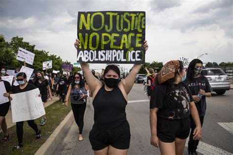 Black Lives Matter protesters march in Southwest Side Garfield Ridge ...