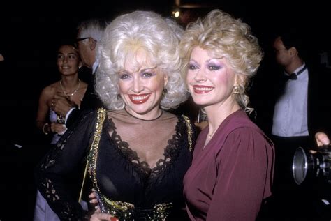 How Many Siblings Does Dolly Parton Have?