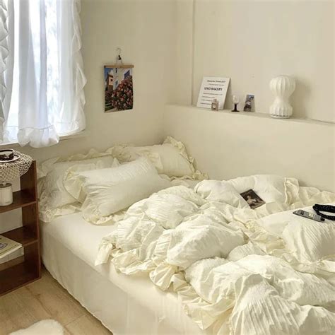 Textured Ruffle Bedding Set / White | Best Stylish Bedding | Ever Lasting