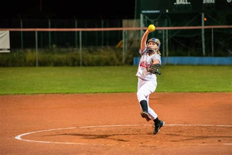 Are fast-pitch softball pitchers overdoing it? - The Source - Washington University in St. Louis