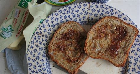 MsMarmiteLover: Marmite on toast