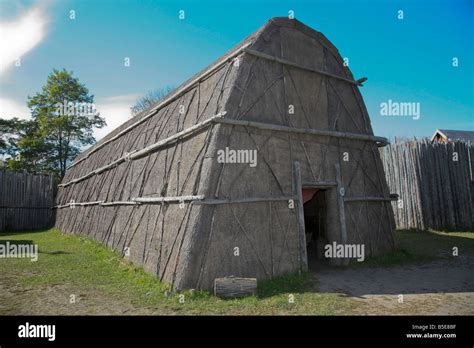 Huron Long-house authentic Huron Indian Village in Midland Ontario Canada Stock Photo - Alamy