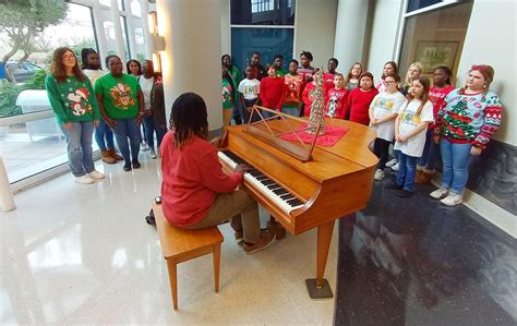 Southside Middle School chorus serenades MUSC Florence