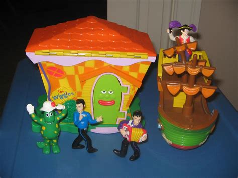 THE WIGGLES Captain Feathersword Figure & Singing Pirate Ship house playset toys | #1787519743