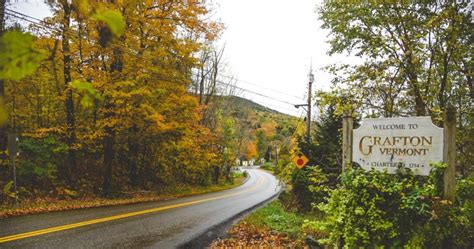 10 Best Places To See Vermont Fall Foliage In All Its Splendor - Traveling Anytime