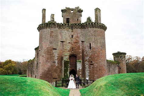 Castles in Dumfries for Weddings : Guide for 2024 Weddings.