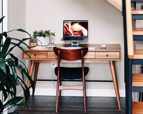 10+ Stylish Mid-Century Modern Desk Chair Options With No Wheels ...