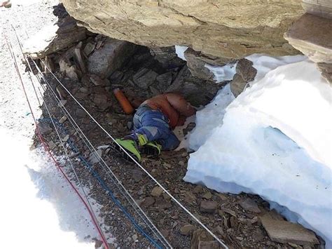 Everest Dağı'nın Üzerinde Bulunan ve Bugün Yön Belirlemek için Kullanılan İnsan Bedenleri