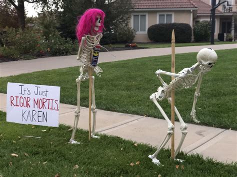 Skeletons Halloween | Funny halloween decorations, Halloween outside ...