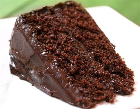 Bolo de Chocolate - molhadinho, fácil de preparar e irresistível