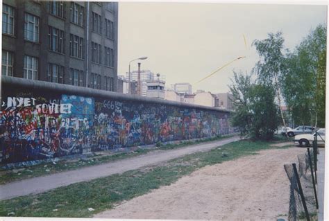 The Berlin Wall from the west. June 1989. [312×312]