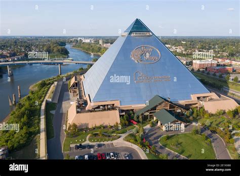 Bass pro shop pyramid hi-res stock photography and images - Alamy