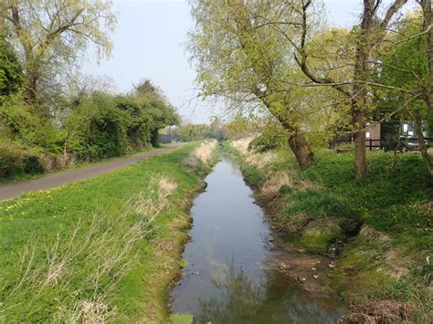 The Newry Canal North of the Scarva... © Eric Jones cc-by-sa/2.0 :: Geograph Britain and Ireland