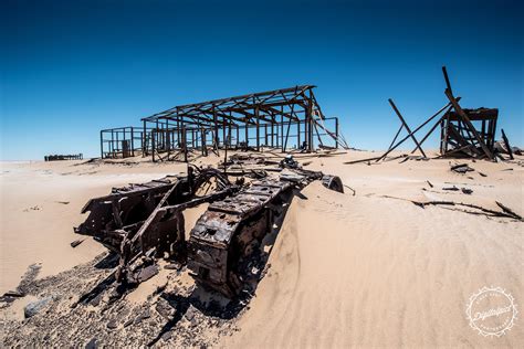 Abandoned Tank in the Namib Desert, Namibia [OC][6000x4004] : r/AbandonedPorn