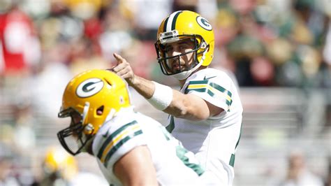 Aaron Rodgers runs around a bunch before first touchdown pass - Niners ...