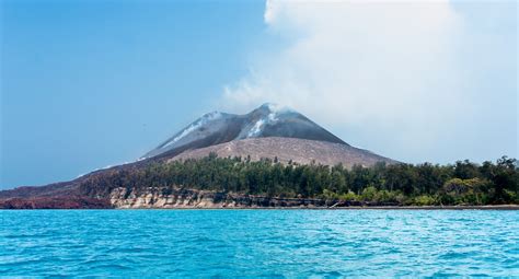 10 Amazing Volcanoes in Indonesia | Authentic Indonesia Blog