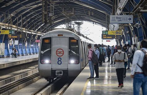 Man kills self by jumping in front of train on Delhi Metro's Blue Line – India TV