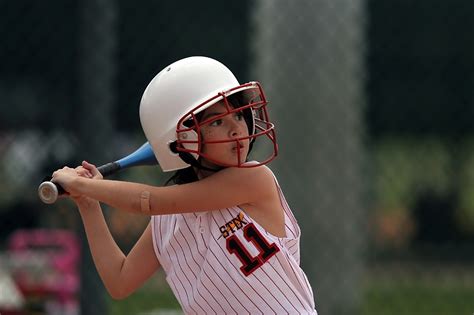 Slow Pitch Softball Batting Techniques + Common Mistakes