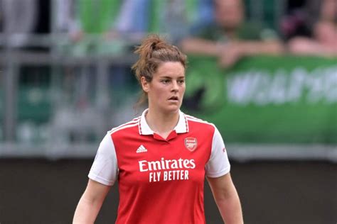 Jen Beattie signs new contract with Arsenal Women - The Athletic