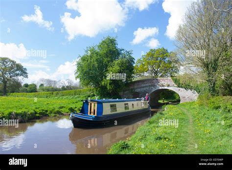 Canal boat hi-res stock photography and images - Alamy