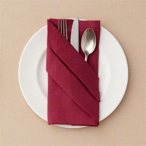 Folding Cloth Napkins With Silverware