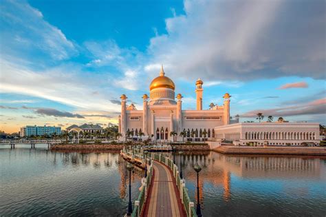 Sultan Omar Ali Saifuddien Mosque | Visit SOAS Mosque in Brunei ...