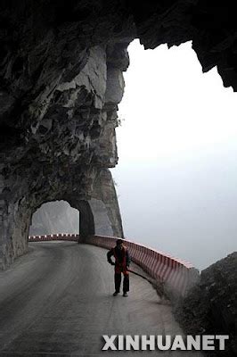 Getwonder.com: Danger in China - The Guoliang Tunnel