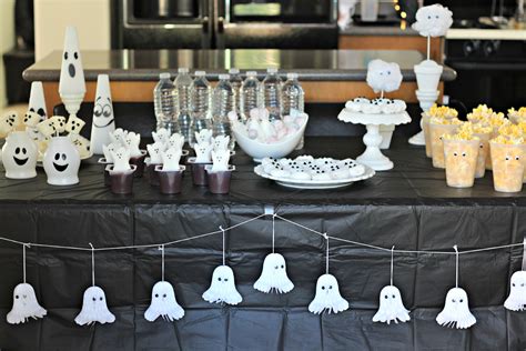 Halloween Ghost Party - Organize and Decorate Everything