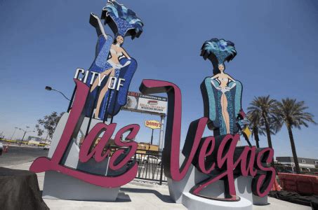 New Downtown Las Vegas Sign Goes Retro, Embraces Vintage Theme