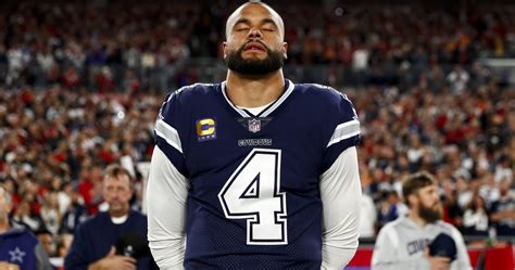 Cowboys' Dak Prescott Wants Legacy to Be 'A Man My Mom Would Be Proud ...