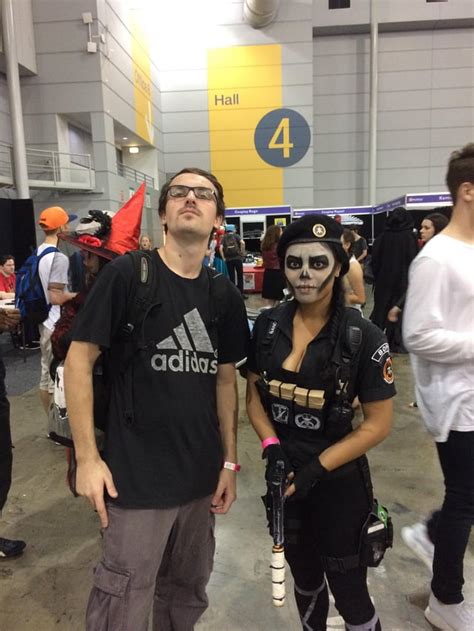 My friend and this sweet Caveira cosplay at SuperNova : r/Rainbow6