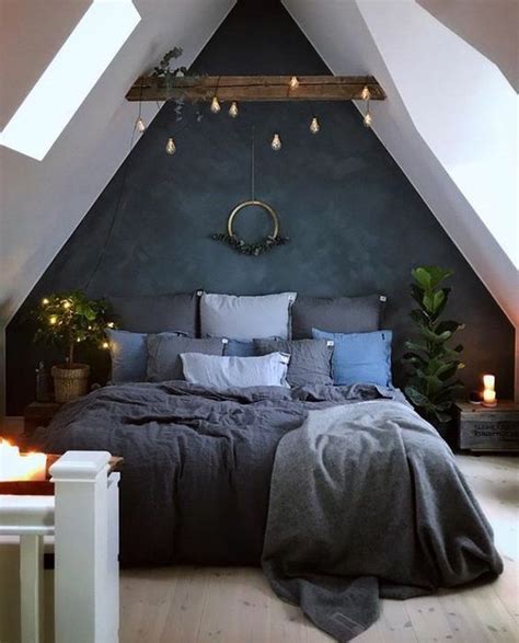 Fabulous Small Attic Bedroom Design Ideas You Will Like 11 - HMDCRTN