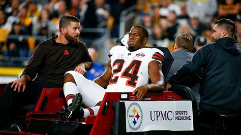 Nick Chubb: Cleveland Browns running back carted off the field after knee injury | CNN