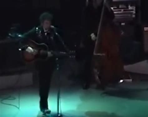 Bob Dylan: Tangled Up In Blue, East Rutherford, New Jersey 13 November 1999 (video) | All Dylan ...