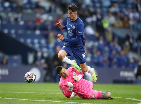 Havertz gives Chelsea halftime lead in Champions League final | Reuters