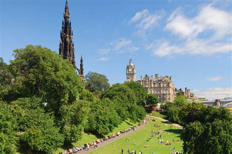 Princes Street Gardens in Edinburgh - Relax in a Stunning Park – Go Guides