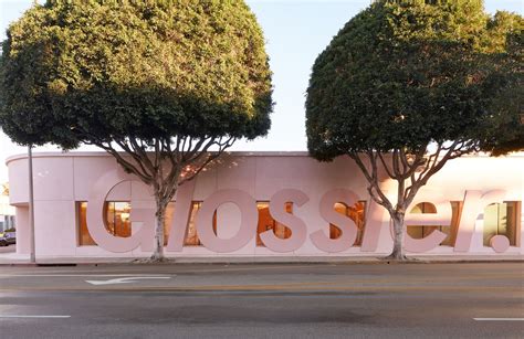 Glossier’s New Flagship on Melrose Avenue Is Peachy Pink Perfection ...