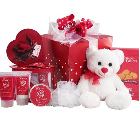 Valentine’s Gift Baskets For Her – Seasonal Holiday Guide