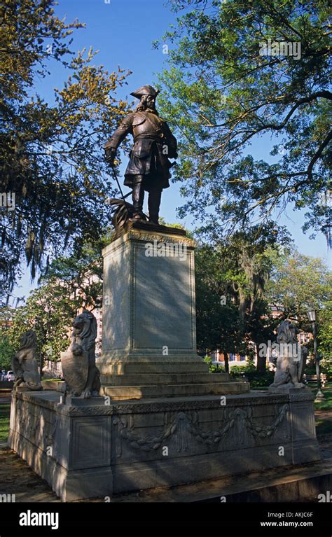 General james oglethorpe statue hi-res stock photography and images - Alamy