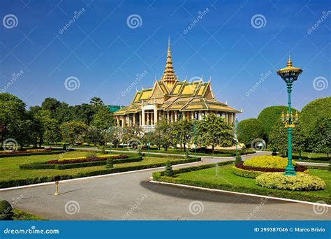 The Throne Hall at the Royal Palace Phnom Penh Cambodia Stock Photo ...