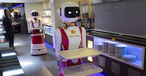 Are robot waiters the future? Some restaurants think so | The Ugly Minute