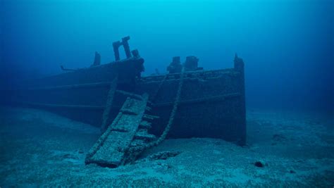 2 filmmakers with an underwater drone accidentally found a 128-year-old shipwreck at the bottom ...