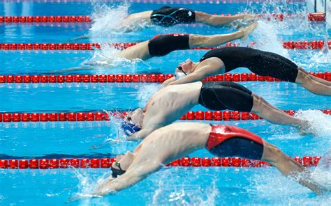 Medley Relay Order Swimming : Swimmers Compete During The 4x100m Medley ...