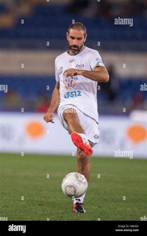 Football robert pires hi-res stock photography and images - Alamy