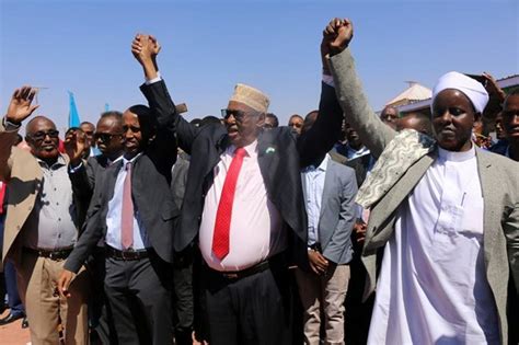 Galmudug State flag hoisted in Dhusamareeb for the first time since its inception