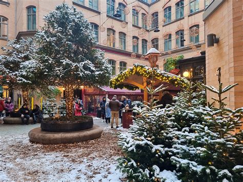 A Guide to Visiting the Christmas Markets in Hamburg - The World in My ...