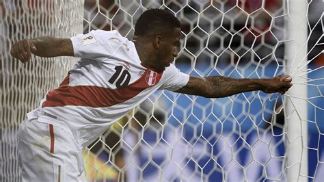 Peru forward Farfan sent to hospital ahead of Socceroos showdown - FTBL ...