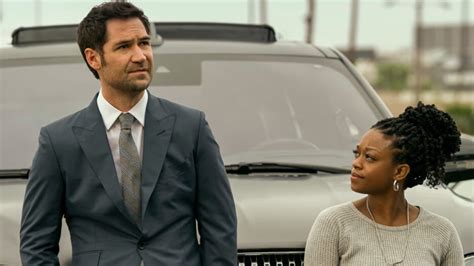 The Lincoln Lawyer Review: Netflix Series Feels Uninspired