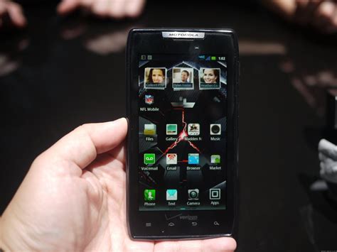 Motorola Droid Razr hands-on (photos) - CNET