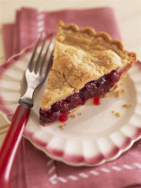 Easy vegan cherry pie recipe with fresh cherries